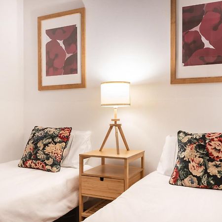 Spacious & Sunny Apt With Terrace In The City Center 巴塞罗那 外观 照片
