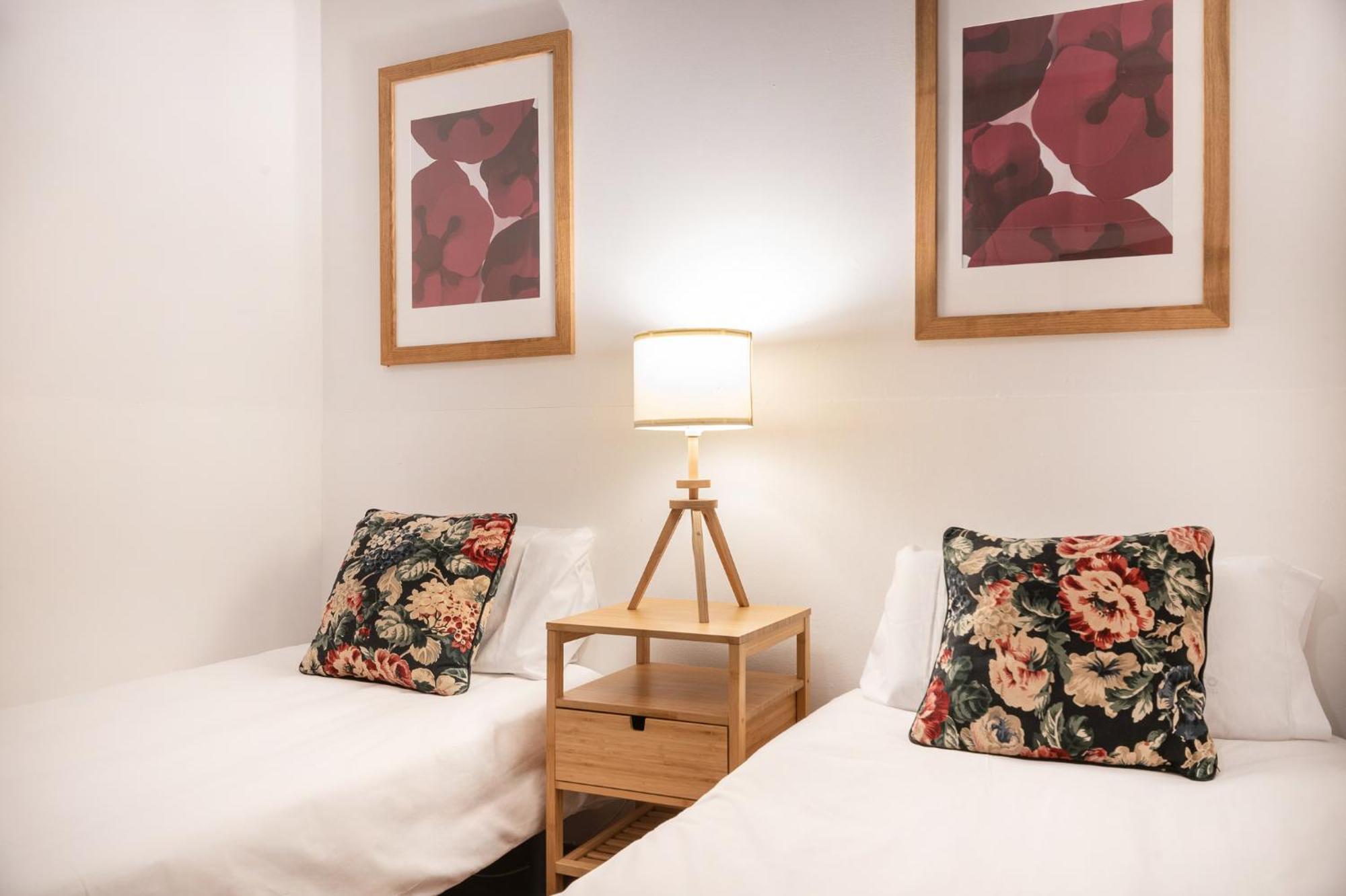 Spacious & Sunny Apt With Terrace In The City Center 巴塞罗那 外观 照片